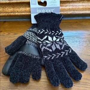 Isotoner Black and White Snowflake Knit Gloves